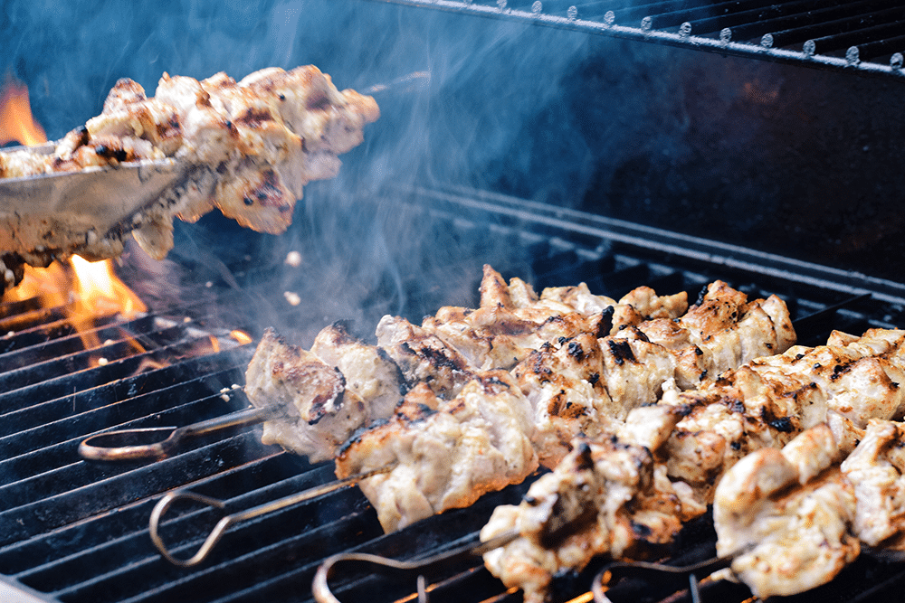 Bocconcini di pollo alla griglia con salsa al mango: una ricetta fresca e gustosa con il barbecue Timberline XL Traeger - Centro Internazionale del Barbecue