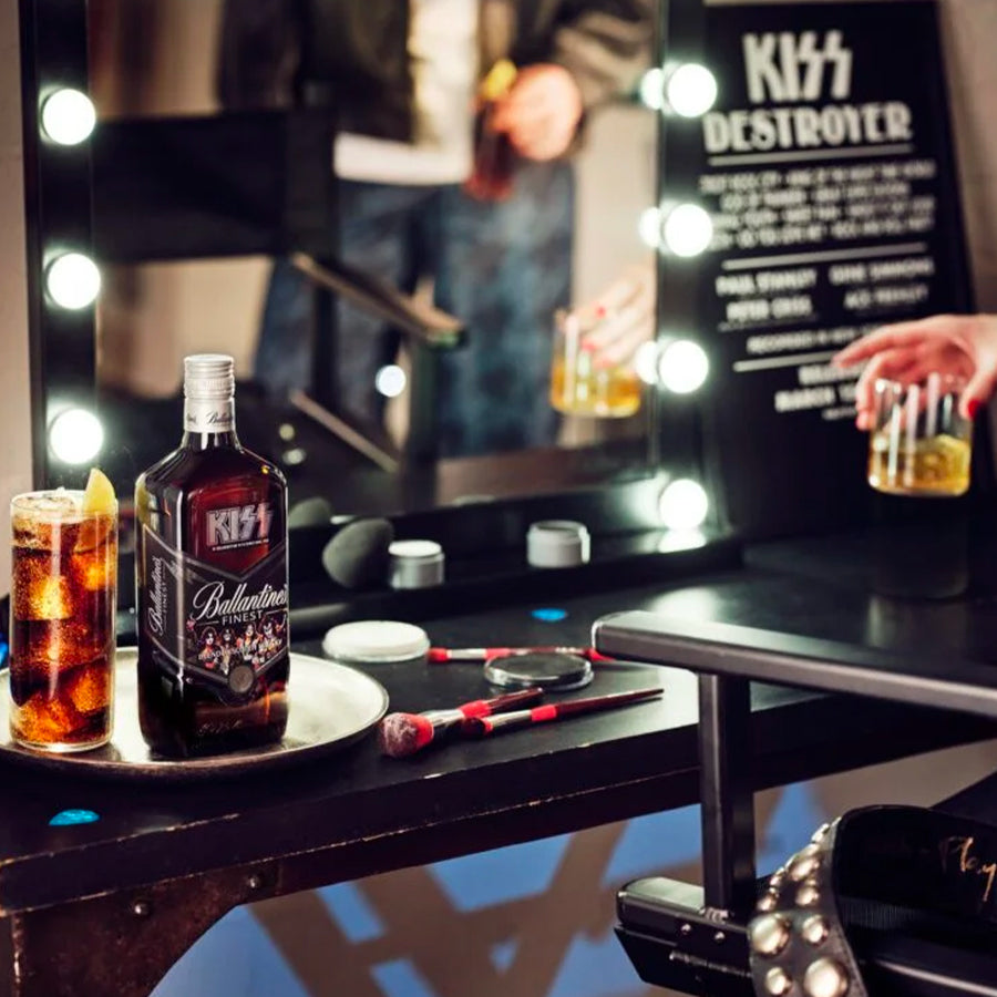 Ballantine's FINEST Blended Scotch Whisky Limited Edition KISS 40% Vol. 70cl - Centro Internazionale del Barbecue