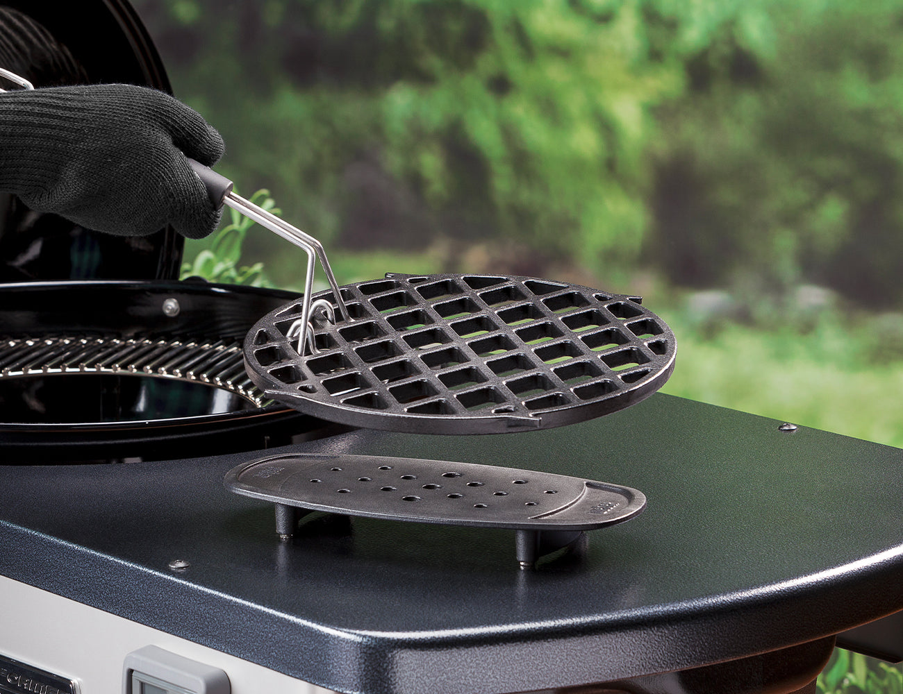 Weber Gourmet BBQ Supporto Accessori Gourmet e Ciminiera d'accensione - Centro Internazionale del Barbecue