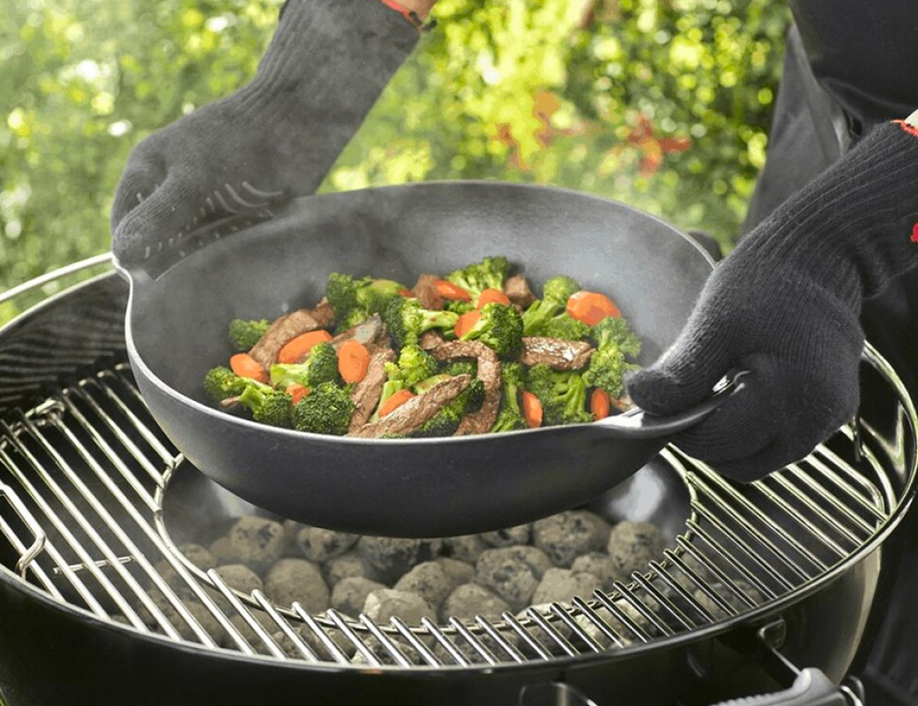 Weber Gourmet BBQ System Wok in Ghisa con Coperchio e Griglia - Centro Internazionale del Barbecue